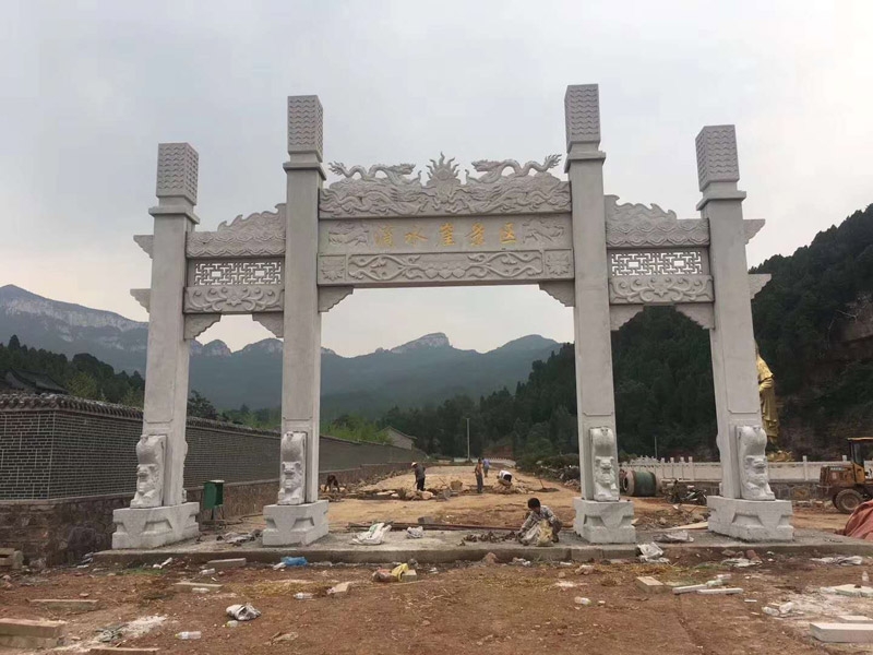 墓地石牌楼